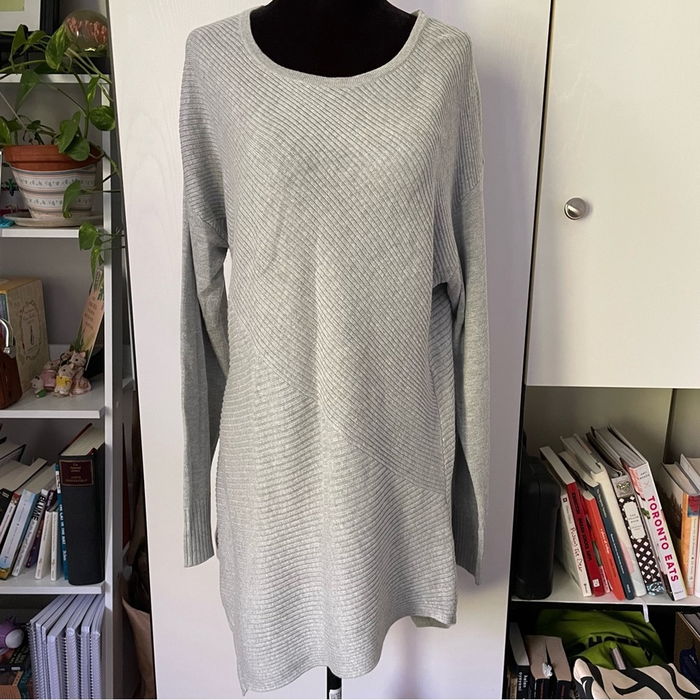 NWT Reitman’s asymmetrical ribbed light sweater Size Medium